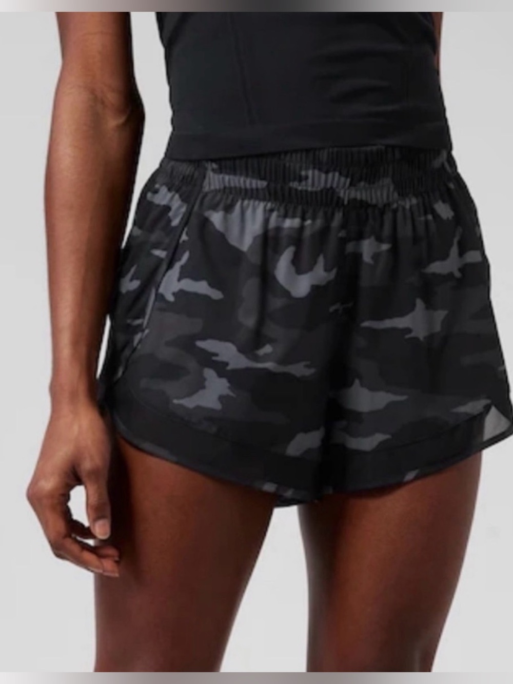 Athleta Camo Printed Mesh Running 4" Shorts Black Gray Size Medium